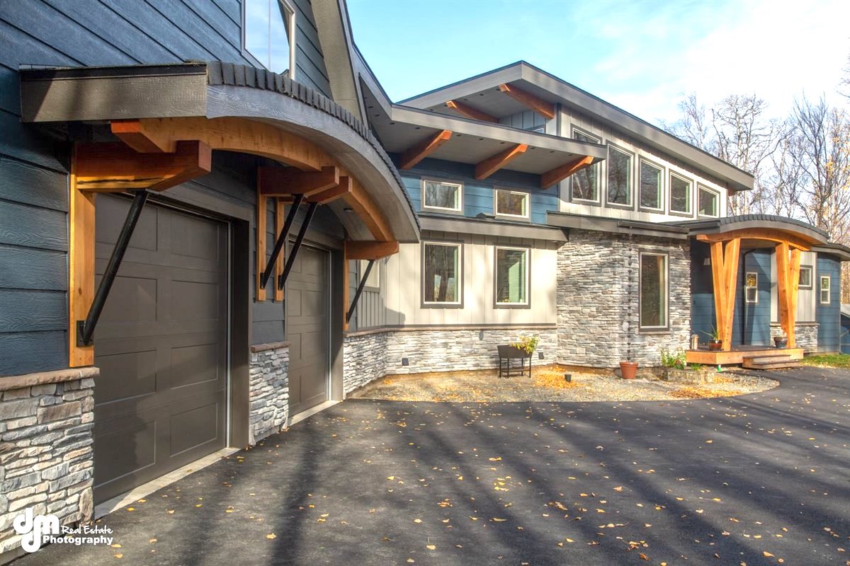 Curved Timbers - Modern Craftsman Timber Home